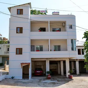 Apartment Joyous, Sarande